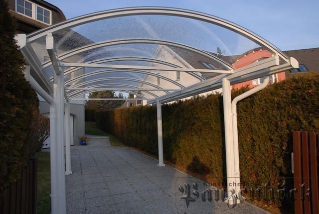 Ein maßgefertigter Carport aus Stahl oder Aluminium 