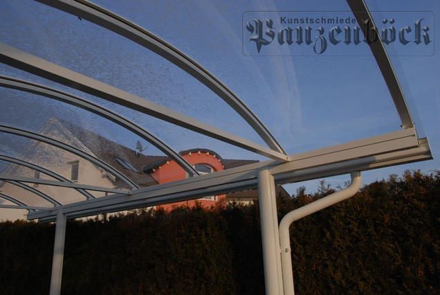 Ein maßgefertigter Carport aus Stahl oder Aluminium 