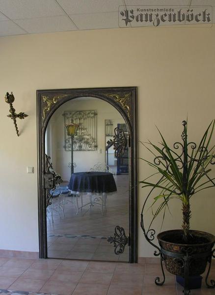 Tür aus Schmiedeeisen in Baden bei Wien gefertigt