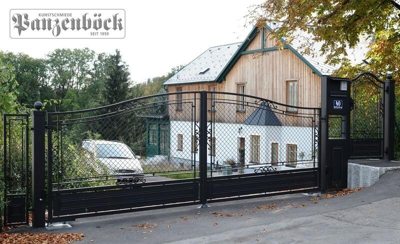 Krippgittertor im Winerwald mit Unterflurantrieb