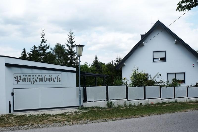 Lochblechzaun Schiebetor freitragend