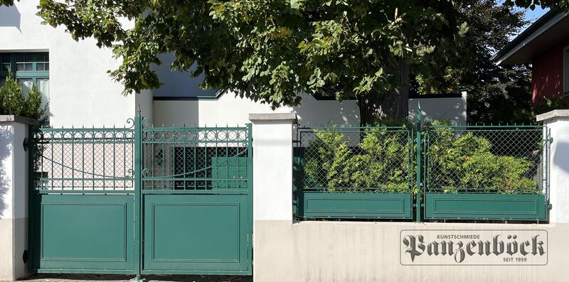 Einfahrtstor Krippgitter mit Torantrieb in Wien