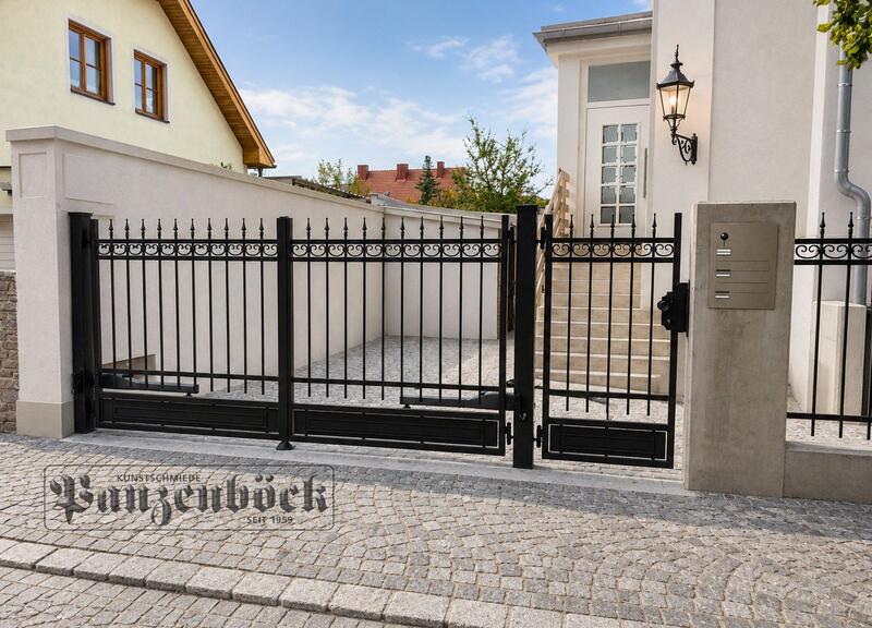 Automatisches Einfahrtstor in Baden