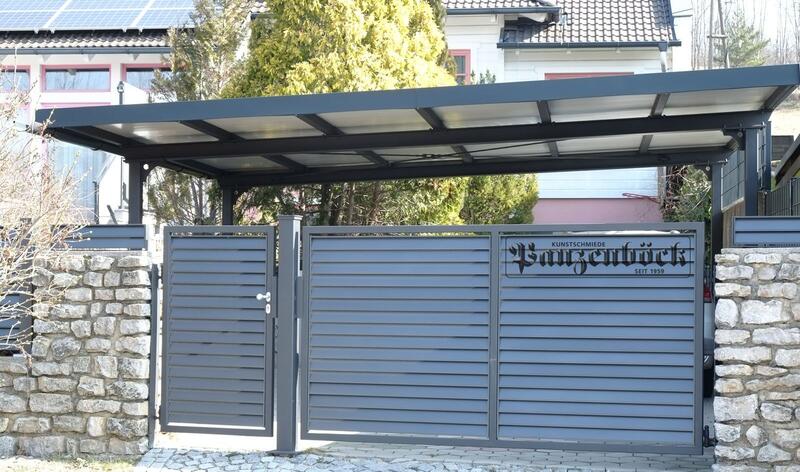 Carport aus Stahl mit Sandwichpaneel in Berndorf