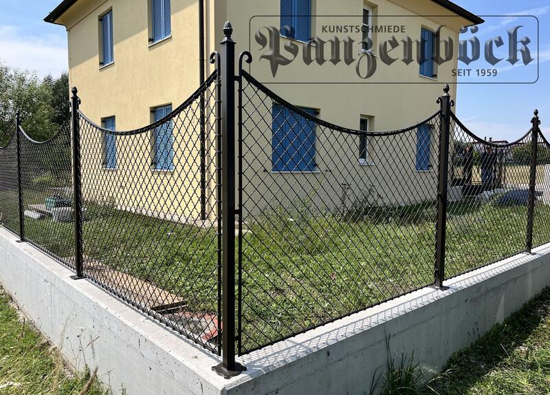 Krippgitterzaun in Tullen