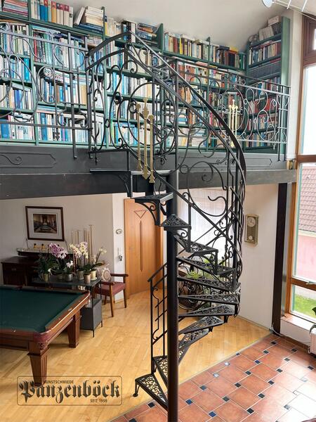 Jugendstilgeländer mit Wendeltreppe
