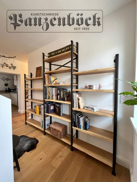Bücherregal Maßanfertigung mit Holzfächern
