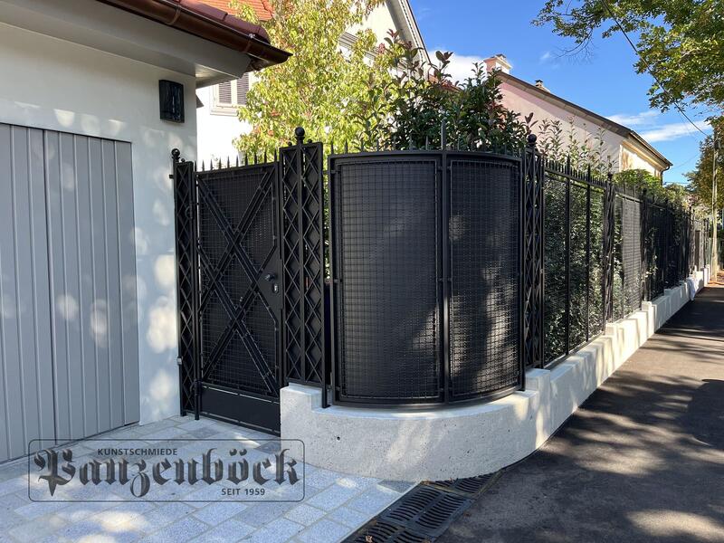 Krippgittertor in der Schutzzone Baden