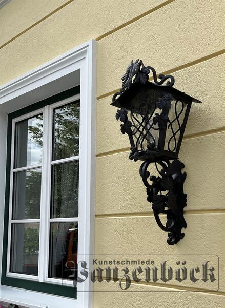 Wandlaterne Schmiedeeisen mit Weinblättern