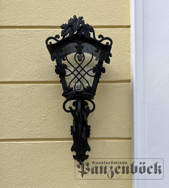 Wandlaterne Schmiedeeisen mit Weinblättern